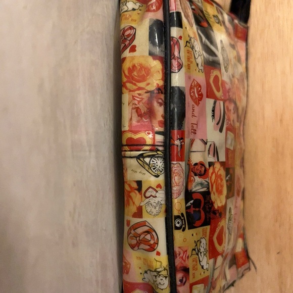 Relic Purse, Iconic
Jelly Vinyl Kiss & Tell... - Picture 3 of 11